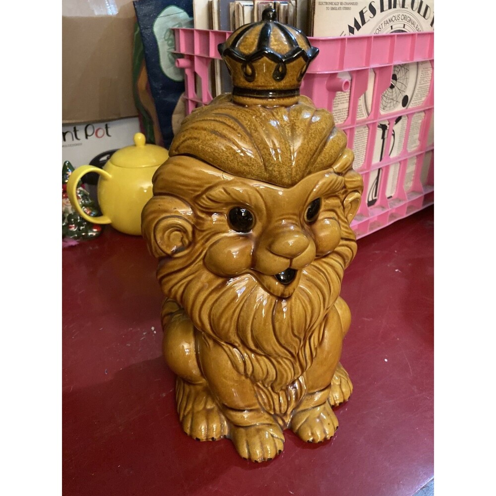 Vintage Ceramic Lion W/Crown Cookie Jar RARE ITEM